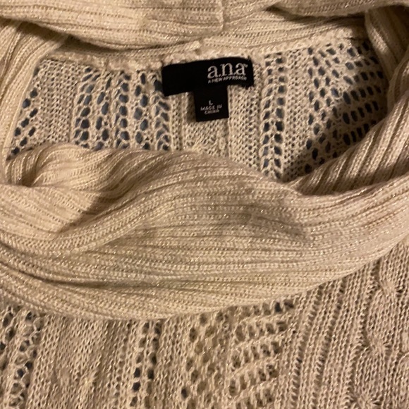 Cream colored short sleeve sparkle Cowell neck shirt - Picture 3 of 6